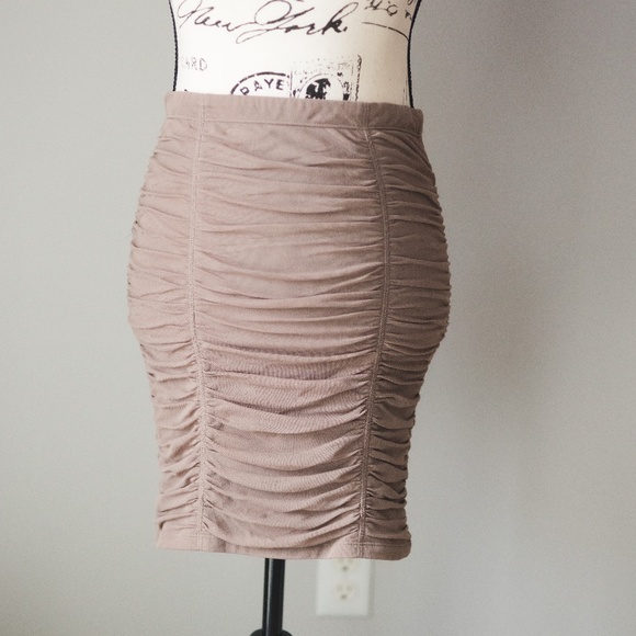BCBG MaxAzria Dusty Rose Sheer Rushed Mini Skirt XS - Picture 1 of 4